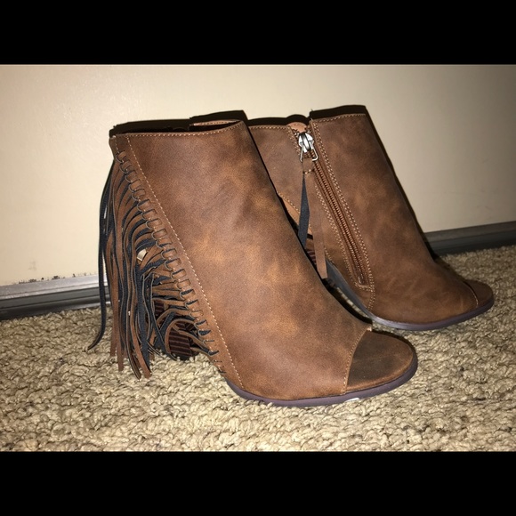 BROWN FRINGE BOOTIES - Picture 2 of 6